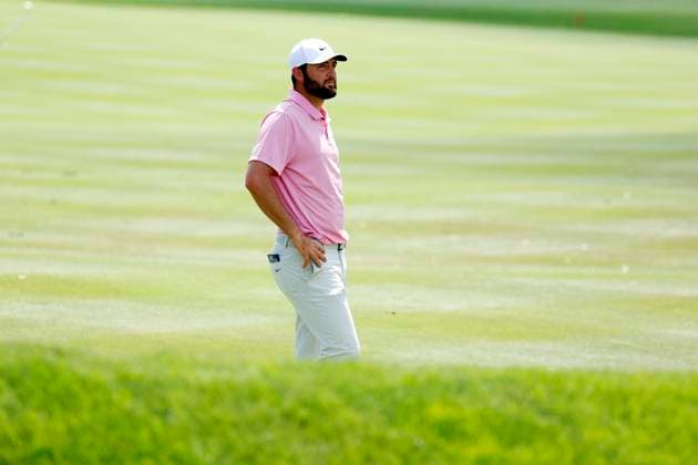 PONTE VEDRA BEACH, FL - MARCH 15: PGA, Golf Herren golfer Scottie Scheffler looks where to play his next shot on the 9th hole during The Players Championship on March 15, 2024, at TPC Sawgrass in Ponte Vedra Beach, Florida. (Photo by Brian Spurlock Icon Sportswire) GOLF: MAR 15 PGA THE PLAYERS Championship EDITORIAL USE ONLY Icon24031529