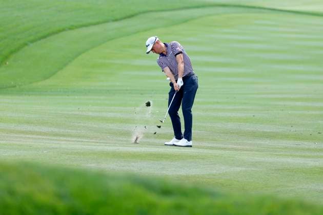 PONTE VEDRA BEACH, FL - MARCH 15: PGA, Golf Herren golfer Justin Thomas hits an iron shot on the 9th hole during The Players Championship on March 15, 2024, at TPC Sawgrass in Ponte Vedra Beach, Florida. (Photo by Brian Spurlock Icon Sportswire) GOLF: MAR 15 PGA THE PLAYERS Championship EDITORIAL USE ONLY Icon24031534