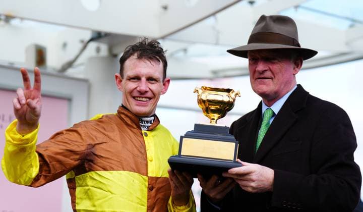 Bilder des Jahres 2024, Sport 03 März Sport Themen der Woche KW11 Sport Bilder des Tages Paul Townend lifts the Gold Cup with Willie Mullins after winning on board Galopin des Champs The Cheltenham Festival 2024, Day Four, Horse Racing, Cheltenham Racecourse, Cheltenham, UK - 15 Mar 2024  Copyright: xJavierxGarcia Shutterstockx 14384974dt