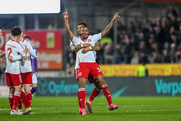 Sport Bilder des Tages 2. Bundesliga - VfL Osnabrück - Fortuna Düsseldorf am 15.03.2024 an der Bremer Brücke in Osnabrück Jubel, Torjubel, Torschuetze, Torschütze Marlon Mustapha (Duesseldorf) jubelt nach seinem Tor zum 0:3.