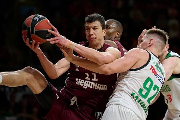 Sport Themen der Woche KW11 Sport Bilder des Tages LUCIC Vladimir (FC Bayern Basketball FCBB-11-F) ULANOVAS Edgaras (Zalgiris Kaunas ZAL92), EuroLeague Basketball Saison 2023 2024, Round 29, Regular Season FC Bayern München vs Zalgiris Kaunas Litauen 2024-03-15, sportworld München BMW Park Bayern Deutschland *** LUCIC Vladimir FC Bayern Basketball FCBB 11 F ULANOVAS Edgaras Zalgiris Kaunas ZAL92 , EuroLeague Basketball Season 2023 2024, Round 29, Regular Season FC Bayern Munich vs Zalgiris Kaunas Lithuania 2024 03 15, sportworld Munich BMW Park Bayern Germany