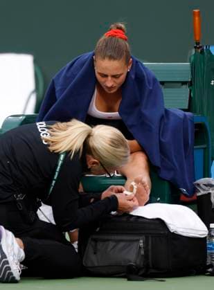 March 15, 2024 Marta Kostyuk of the Ukraine receives treatment from a trainer during her Semifinal match against Iga Swiatek of Poland in during the BNP Paribas Open in Indian Wells, CA. CSM Indian Wells United States of America - ZUMAc04_ 20240315_zma_c04_154 Copyright: xCharlesxBausx