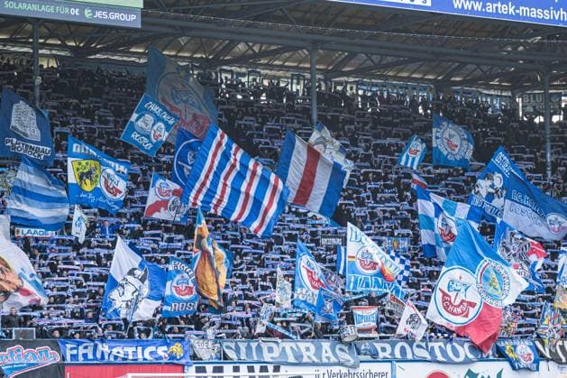 Sport Bilder des Tages Rostock, Deutschland 16. März 2024: 2. BL - 2023 2024 - FC Hansa Rostock vs. Greuther Fürth Im Bild: Fankurve, Fans, Fanblock, Hansaa Rostock DFL regulations prohibit any use of photographs as image sequences and or quasi-video.