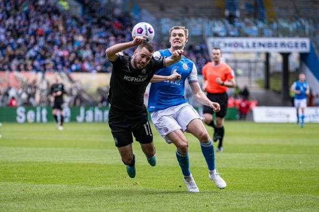Rostock, Deutschland 16. März 2024: 2. BL - 2023 2024 - FC Hansa Rostock vs. Greuther Fürth Im Bild: v. li. im Zweikampf Niko Gießelmann (SpVgg Greuther Fürth) und Svante Ingelsson (Hansa Rostock) DFL regulations prohibit any use of photographs as image sequences and or quasi-video.