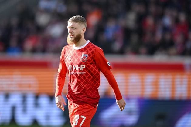 16.03.2024, Heidenheim, Germany, Voith Arena, 1.FC Heidenheim vs Borussia Moenchen Gladbach - 1.Bundesliga, Jan-Niklas Beste (1.FC Heidenheim 1846) Schaut (Foto H. Langer) DFB DFL REGULATIONS PROHIBIT ANY USE OF PHOTOGRAPHS AS IMAGE SEQUENCES AND OR QUASI-VIDEO. Heidenheim Voith Arena Germany
