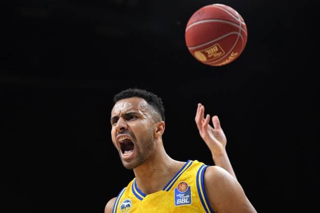 Sport Themen der Woche KW11 Sport Bilder des Tages Johannes Thiemann (ALBA Berlin, 32) GER, Alba Berlin gegen Tigers Tuebingen, Basketball, easyCredit Basketball Bundesliga, Saison 2023 2024, , 24. Spieltag, 16.03.2024 GER, Alba Berlin gegen Tigers Tuebingen, Basketball, easyCredit Basketball Bundesliga, Saison 2023 2024, , 24. Spieltag, 16.03.2024 Berlin *** Johannes Thiemann ALBA Berlin, 32 GER, Alba Berlin vs Tigers Tuebingen, Basketball, easyCredit Basketball Bundesliga, Season 2023 2024, , 24 Matchday, 16 03 2024 GER, Alba Berlin vs Tigers Tuebingen, Basketball, easyCredit Basketball Bundesliga, Season 2023 2024, , 24 Matchday, 16 03 2024 Berlin Copyright: xEibner-Pressefoto RyanxSleimanx EP_RSN