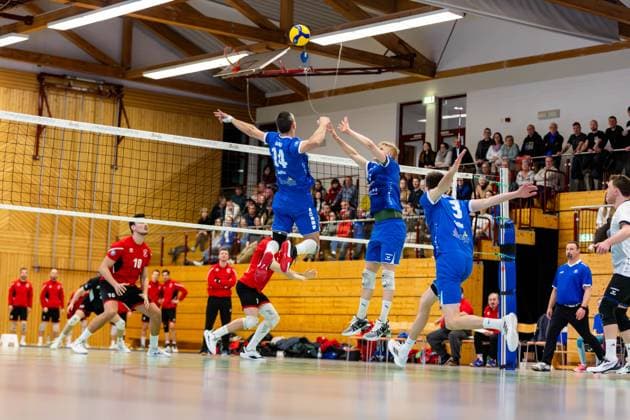 16.03.2024, GER, 2.BL Maenner Sued, Volleyball,Saison 2023 2024, Blue Volleys Gotha - TUS Kriftel Volleyball Krochmann, Hannes (Blue Volleys Gotha) Gorski, Tomasz (Blue Volleys Gotha) 99867 Gotha Gotha Ernestiner-Sporthalle Sp Thüringen Deutschland