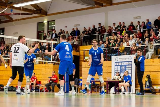 16.03.2024, GER, 2.BL Maenner Sued, Volleyball,Saison 2023 2024, Blue Volleys Gotha - TUS Kriftel Volleyball Stueckrad, Max (Blue Volleys Gotha) Werner, Robert (Blue Volleys Gotha) Erik Niederluecke (Blue Volleys Gotha) 99867 Gotha Gotha Ernestiner-Sporthalle Sp Thüringen Deutschland