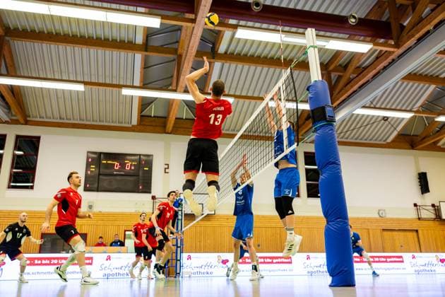 16.03.2024, GER, 2.BL Maenner Sued, Volleyball,Saison 2023 2024, Blue Volleys Gotha - TUS Kriftel Volleyball Pascal Eichler (TUS Kriftel Volleyball) Harrison Paul McBean (Blue Volleys Gotha) Werner, Robert (Blue Volleys Gotha) 99867 Gotha Gotha Ernestiner-Sporthalle Sp Thüringen Deutschland