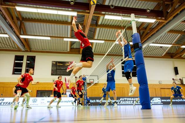 16.03.2024, GER, 2.BL Maenner Sued, Volleyball,Saison 2023 2024, Blue Volleys Gotha - TUS Kriftel Volleyball Marius Buechi (TUS Kriftel Volleyball) Harrison Paul McBean (Blue Volleys Gotha) Werner, Robert (Blue Volleys Gotha) 99867 Gotha Gotha Ernestiner-Sporthalle Sp Thüringen Deutschland