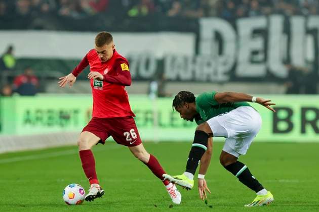 Filip Kaloc (1. FC Kaiserslautern) und Bright Arrey-Mbi (Hannover 96) kaempfen um den Ball, 2. Bundesliga, Hannover 96 vs 1. FC Kaiserslautern, HDI-Arena, 16.03.2024, Hannover, Deutschland.