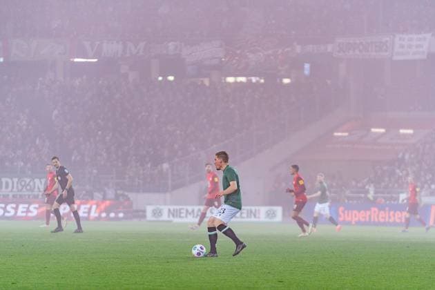 Nebel Feuerwerk Hannover 96 vs. 1. FC Kaiserslautern, Fussball, 2. Bundesliga, 26. Spieltag, 16.03.2024 DFL REGULATIONS PROHIBIT ANY OUSE OF PHOTOGRAPHS AS IMAGE SEQUENCES AND OR QUASI-VIDEO Hannover 96 vs. 1. FC Kaiserslautern, Fussball, 2. Bundesliga, 26. Spieltag, 16.03.2024 Hannover