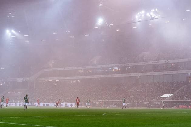 Nebel Feuerwerk Hannover 96 vs. 1. FC Kaiserslautern, Fussball, 2. Bundesliga, 26. Spieltag, 16.03.2024 DFL REGULATIONS PROHIBIT ANY OUSE OF PHOTOGRAPHS AS IMAGE SEQUENCES AND OR QUASI-VIDEO Hannover 96 vs. 1. FC Kaiserslautern, Fussball, 2. Bundesliga, 26. Spieltag, 16.03.2024 Hannover