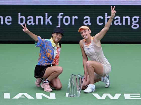 INDIAN WELLS, CA - MARCH 16: Su-Wei Hsieh (TPE) and Elise Mertens (BEL) pose with the BNP Paribas Open doubles championship trophy after winning a WTA, Tennis Damen doubles finals tennis match played on March 16. 2024 at the Indian Wells Tennis Garden in Indian Wells, CA. (Photo by John Cordes Icon Sportswire) TENNIS: MAR 16 BNP Paribas Open EDITORIAL USE ONLY Icon506240316001