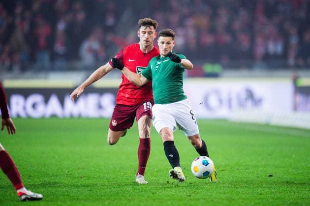 16.03.2024 - Fußball, 2023 2024, 1. Bundesliga, 26. Spieltag, Hannover 96 - 1. FC Kaiserslautern: (L-R) Daniel Hanslik (Kaiserslautern), Enzo Leopold (Hannover) DFL REGULATIONS PROHIBIT ANY USE OF PHOTOGRAPHS AS IMAGE SEQUENCES AND OR QUASI-VIDEO.