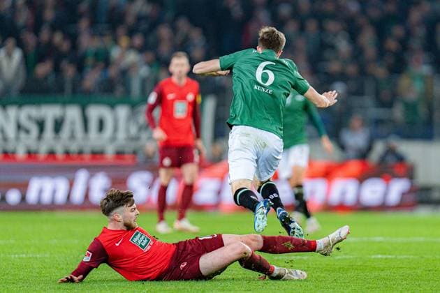 Filip Kaloc (1. FC Kaiserslautern, 26) Fabian Kunze (Hannover 96, 6) Hannover 96 vs. 1. FC Kaiserslautern, Fussball, 2. Bundesliga, 26. Spieltag, 16.03.2024 DFL REGULATIONS PROHIBIT ANY OUSE OF PHOTOGRAPHS AS IMAGE SEQUENCES AND OR QUASI-VIDEO Hannover 96 vs. 1. FC Kaiserslautern, Fussball, 2. Bundesliga, 26. Spieltag, 16.03.2024 Hannover
