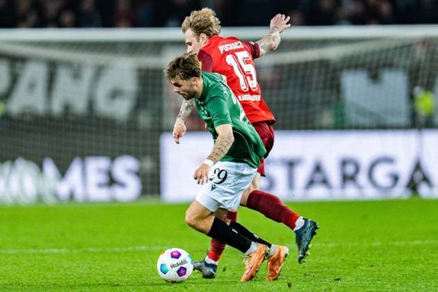 Kolja Nuno Oudenne (Hannover 96, 29) Julian Niehues (1. FC Kaiserslautern, 16) Hannover 96 vs. 1. FC Kaiserslautern, Fussball, 2. Bundesliga, 26. Spieltag, 16.03.2024 DFL REGULATIONS PROHIBIT ANY OUSE OF PHOTOGRAPHS AS IMAGE SEQUENCES AND OR QUASI-VIDEO Hannover 96 vs. 1. FC Kaiserslautern, Fussball, 2. Bundesliga, 26. Spieltag, 16.03.2024 Hannover