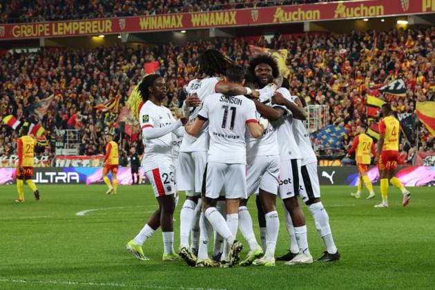 Joie des joueurs de l OGC Nice lors du match RC Lens - OGC Nice, Ligue 1, stade Bollaert-Delelis, le 16 mars 2024 FOOTBALL : RC LENS vs NICE - LIGUE 1 - 16 03 2024 LaurentSanson Panoramic 