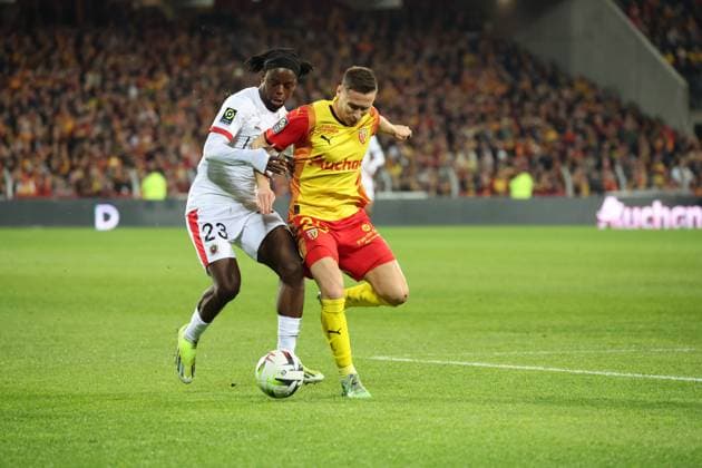 Jordan LOTOMBA (OGC Nice) et Przemyslaw FRANKOWSKI (RC Lens) lors du match RC Lens - OGC Nice, Ligue 1, stade Bollaert-Delelis, le 16 mars 2024 FOOTBALL : RC LENS vs NICE - LIGUE 1 - 16 03 2024 LaurentSanson Panoramic 