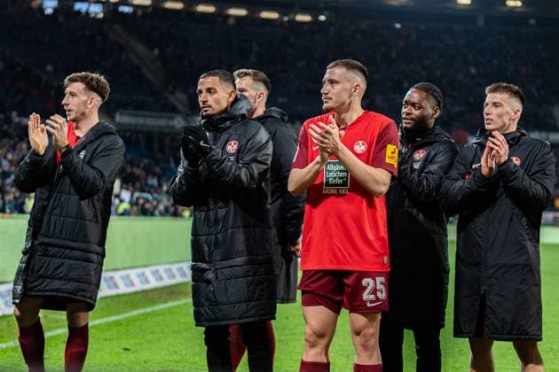 Kenny Prince Redondo (1. FC Kaiserslautern, 11) Filip Stojikovic (1. FC Kaiserslautern, 25) Julian Krahl (1. FC Kaiserslautern, 18) Hannover 96 vs. 1. FC Kaiserslautern, Fussball, 2. Bundesliga, 26. Spieltag, 16.03.2024 DFL REGULATIONS PROHIBIT ANY OUSE OF PHOTOGRAPHS AS IMAGE SEQUENCES AND OR QUASI-VIDEO Hannover 96 vs. 1. FC Kaiserslautern, Fussball, 2. Bundesliga, 26. Spieltag, 16.03.2024 Hannover
