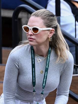 INDIAN WELLS, CA - MARCH 16: American Actress Sara Foster in the stands during an ATP, Tennis Herren semifinals tennis match between Carlos Alcaraz and Jannik Sinner played on March 16, 2024 during the BNP Paribas Open tennis tournament played at the Indian Wells Tennis Garden in Indian Wells, CA. (Photo by John Cordes Icon Sportswire) TENNIS: MAR 16 BNP Paribas Open EDITORIAL USE ONLY Icon506240316014