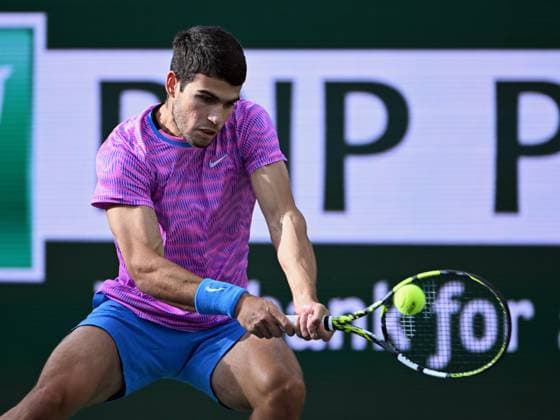 INDIAN WELLS, CA - MARCH 16: Carlos Alcaraz (ESP) returns the ball during an ATP, Tennis Herren semifinals tennis match played on March 16, 2024 during the BNP Paribas Open tennis tournament played at the Indian Wells Tennis Garden in Indian Wells, CA. (Photo by John Cordes Icon Sportswire) TENNIS: MAR 16 BNP Paribas Open EDITORIAL USE ONLY Icon506240316032