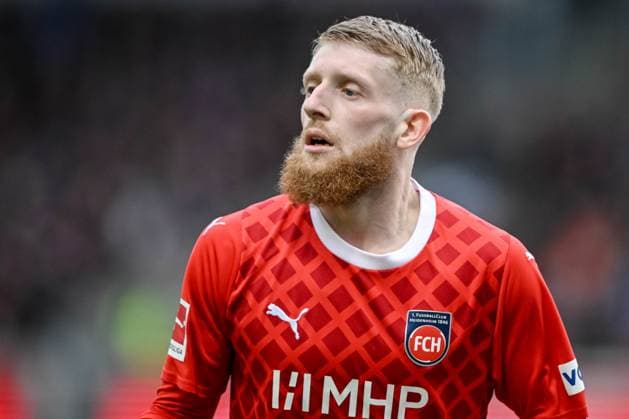 16.03.2024, Heidenheim, Germany, Voith Arena, 1.FC Heidenheim vs Borussia Moenchen Gladbach - 1.Bundesliga, Jan-Niklas Beste (1.FC Heidenheim 1846) Schaut (Foto H. Langer) DFB DFL REGULATIONS PROHIBIT ANY USE OF PHOTOGRAPHS AS IMAGE SEQUENCES AND OR QUASI-VIDEO. Heidenheim Voith Arena Germany
