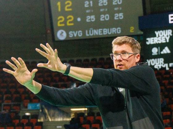 Lueneburgs Trainer Stefan HUEBNER (HÜBNER). Volleyball Bundesliga, WWK Volleys Herrsching - SVG Lüneburg 1:3, Playoff Viertelfinale, Saison 2023-2024 , 16.03.2024, in Muenchen, Deutschland. Quelle Copyright Credit : Oryk HAIST