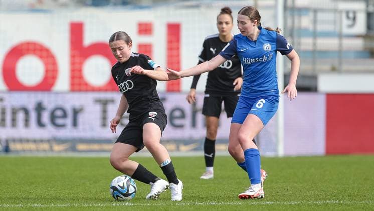 v.li.: Katharina Reikersdorfer (FC Ingolstadt 04, 20) und Laura Bröring (SV Meppen, 6) im Zweikampf, Duell, Dynamik, Aktion, Action, Spielszene, DIE DFB-RICHTLINIEN UNTERSAGEN JEGLICHE NUTZUNG VON FOTOS ALS SEQUENZBILDER UND ODER VIDEOÄHNLICHE FOTOSTRECKEN. DFB REGULATIONS PROHIBIT ANY USE OF PHOTOGRAPHS AS IMAGE SEQUENCES AND OR QUASI-VIDEO., 17.03.2024, Meppen (Deutschland), Fussball, 2. Frauen-Bundesliga, SV Meppen - FC Ingolstadt 04