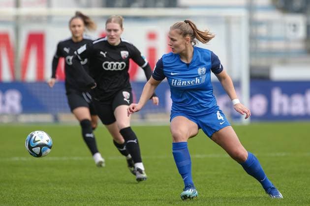 v.li.: Toma Ihlenburg (SV Meppen, 4) am Ball, Einzelbild, Ganzkörper, Aktion, Action, Spielszene, DIE DFB-RICHTLINIEN UNTERSAGEN JEGLICHE NUTZUNG VON FOTOS ALS SEQUENZBILDER UND ODER VIDEOÄHNLICHE FOTOSTRECKEN. DFB REGULATIONS PROHIBIT ANY USE OF PHOTOGRAPHS AS IMAGE SEQUENCES AND OR QUASI-VIDEO., 17.03.2024, Meppen (Deutschland), Fussball, 2. Frauen-Bundesliga, SV Meppen - FC Ingolstadt 04