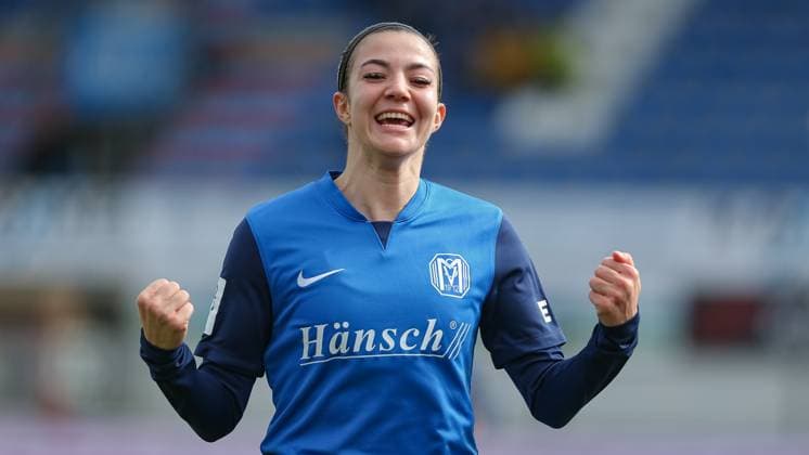 v.li.: Torschützin Vildan Kardesler (SV Meppen, 27) mit Torjubel, Jubel, jubeln, jubelt, optimistisch, Spielszene, Highlight, Freude über das Tor zum 2:0, DIE DFB-RICHTLINIEN UNTERSAGEN JEGLICHE NUTZUNG VON FOTOS ALS SEQUENZBILDER UND ODER VIDEOÄHNLICHE FOTOSTRECKEN. DFB REGULATIONS PROHIBIT ANY USE OF PHOTOGRAPHS AS IMAGE SEQUENCES AND OR QUASI-VIDEO., 17.03.2024, Meppen (Deutschland), Fussball, 2. Frauen-Bundesliga, SV Meppen - FC Ingolstadt 04