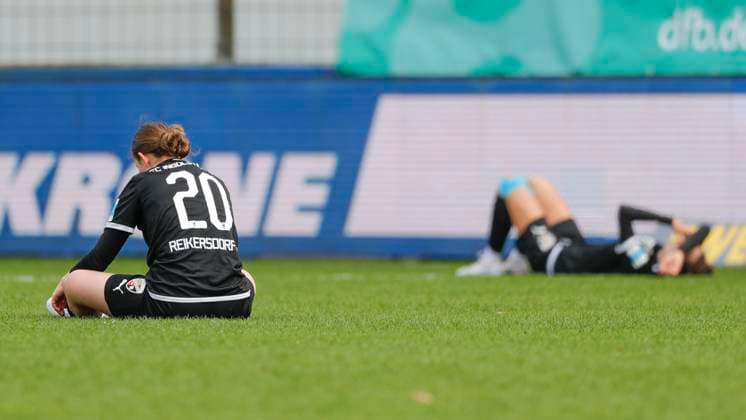 17.03.2024, Hänsch-Arena, Meppen, GER, Fußball, Fußball, 2. Bundesliga, Frauen: SV Meppen vs FC Ingolstadt, Frust bei Ingolstadt 20 nach der 2:0-Niederlage DFL REGULATIONS PROHIBIT ANY USE OF PHOTOGRAPHS AS IMAGE SEQUENCES AND OR QUASI-VIDEO. Meppen Niedersachsen Germany Hänsch-Arena
