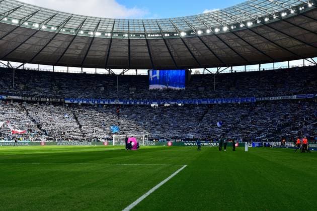 Stimmungsbild Olympiastadion Berlin, Spielereinlauf, GER, Hertha BSC vs. Schalke 04, Fussball Herren, 2. Bundesliga, Saison 2023 2024, 26. Spieltag, 17.03.2024. (DFL REGULATIONS PROHIBIT ANY USE OF PHOTOGRAPHS AS IMAGE SEQUENCES AND OR QUASI - VIDEO). GER, Hertha BSC vs. Schalke 04, Fussball Herren, 2. Bundesliga, Saison 2023 2024, 26. Spieltag, 17.03.2024. Berlin