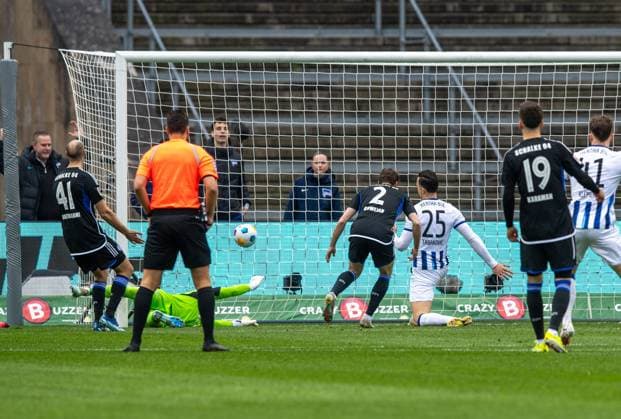 Fussball, Herren, Saison 2023 2024, 2. Bundesliga (26. Spieltag), Hertha BSC - FC Schalke 04, Haris Tabakovic (Hertha BSC) erzielt das Tor zum 1:0, 17.03.2024,