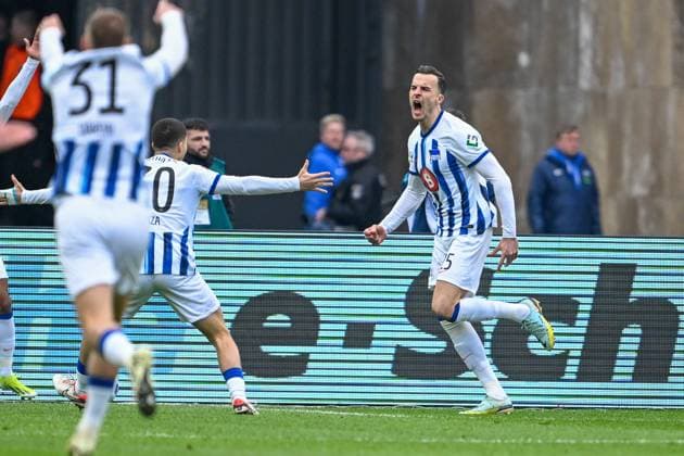 2. Bundesliga - Hertha BSC Berlin - FC Schalke 04 am 17.03.2024 im Olympiastadion in Berlin Jubel, Torjubel, Torschuetze, Torschütze Haris Tabakovic (Hertha BSC Berlin) jubelt nach seinem Tor zum 1:0.