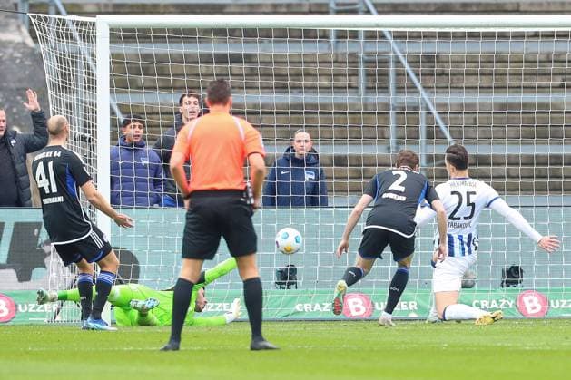 17.03.2024, xtgx, Fussball 2. Bundesliga, Hertha BSC - FC Schalke 04 emspor, v.l. Haris Tabakovic (Hertha, 25) schiesst Tor, Torschuetze, erzielt Tor, Treffer, scores the goal 1:0 (DFL DFB REGULATIONS PROHIBIT ANY USE OF PHOTOGRAPHS as IMAGE SEQUENCES and or QUASI-VIDEO) Berlin