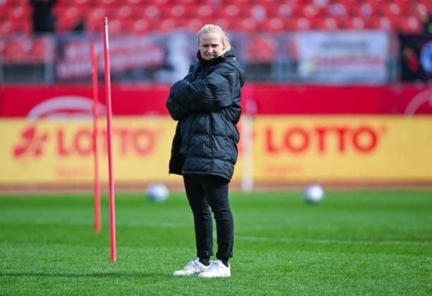 Germany, Nuernberg, 17.03.2024, Max-Morlock-Stadion, 1. FC Nuernberg vs SC Freiburg - Frauen-Bundesliga, Trainerin Theresa Merk (SC Freiburg) looks on Nuremberg Max-Morlock-Stadion Bavaria Germany