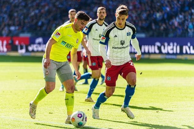 Robin Heusser (SV Wehen Wiesbaden, 07), Miro Muheim (Hamburger SV, 28) GER, Hamburger SV vs. SV Wehen Wiesbaden, Fussball, 2. Bundesliga, Spieltag 26, Saison 2023 2024, 17.03.2024 DFL REGULATIONS PROHIBIT ANY USE OF PHOTOGRAPHS AS IMAGE SEQUENCES AND OR QUASI-VIDEO GER, Hamburger SV vs. SV Wehen Wiesbaden, Fussball, 2. Bundesliga, Spieltag 26, Saison 2023 2024, 17.03.2024 Hamburg