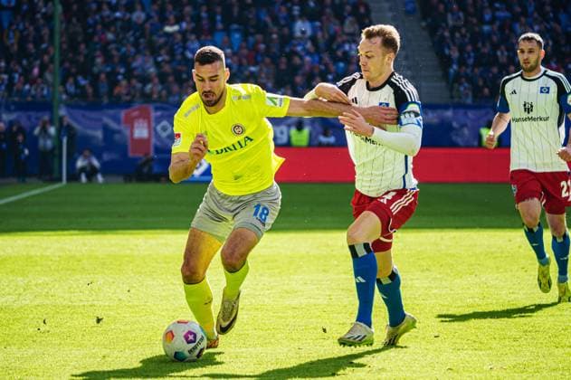 Ivan Prtajin (SV Wehen Wiesbaden, 18), Sebastian Schonlau (Hamburger SV, 04) GER, Hamburger SV vs. SV Wehen Wiesbaden, Fussball, 2. Bundesliga, Spieltag 26, Saison 2023 2024, 17.03.2024 DFL REGULATIONS PROHIBIT ANY USE OF PHOTOGRAPHS AS IMAGE SEQUENCES AND OR QUASI-VIDEO GER, Hamburger SV vs. SV Wehen Wiesbaden, Fussball, 2. Bundesliga, Spieltag 26, Saison 2023 2024, 17.03.2024 Hamburg