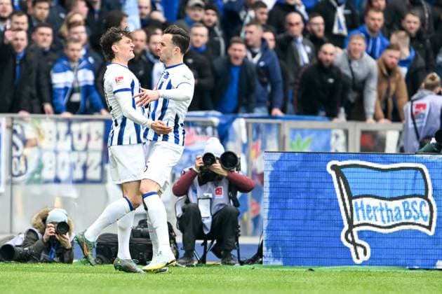 2. Bundesliga - Hertha BSC Berlin - FC Schalke 04 am 17.03.2024 im Olympiastadion in Berlin Jubel, Torjubel, Torschuetze, Torschütze Haris Tabakovic (Hertha BSC Berlin) jubelt nach seinem Tor zum 2:0 mit Fabian Reese (Hertha BSC Berlin)