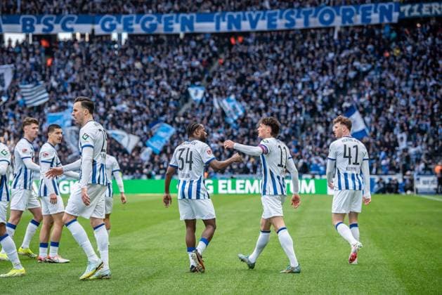 2. Fußball Bundesliga, Hertha BSC vs FC Schalke 04; Berlin, 17.03.2024 Jubel zum 2:0 durch Fabian Reese (Hertha BSC, 11), Deyovaisio Zeefuik (Hertha BSC, 34) 2. Fußball Bundesliga, Hertha BSC vs FC Schalke 04, Olympiastadion, Berlin, 17.03.2024 DFL REGULATIONS PROHIBIT ANY USE OF PHOTOGRAPHS AS IMAGE SEQUENCES AND OR QUASI-VIDEO.