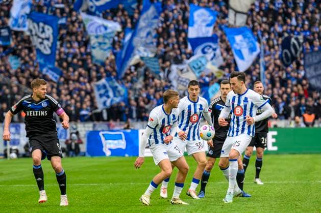 v.l. Marton Dardai (Hertha BSC, 31), Ibrahim Maza (Hertha BSC, 30), Haris Tabakovic (Hertha BSC, 25), Hertha BSC - FC Schalke 04, 2. Bundesliga, Fussball, DFB, Spielzeit 2023 2024, 26. Spieltag, Olympia - Stadion Berlin, DFB DFL REGULATIONS PROHIBIT ANY USE OF PHOTOGRAPHS AS IMAGE SEQUENCES AND OR QUASI-VIDEO, 17.03. 2024,