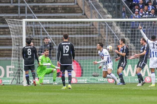 17.03.2024, Fussball, 2. Bundesliga, 26. Spieltag, Saison 2023 2024, Hertha BSC - FC Schalke 04, Haris Tabakovic (Hertha BSC) erzielt das Tor zum 2 zu 1. Berlin Olympiastadion Berlin Deutschland xRHR-FOTO TRx