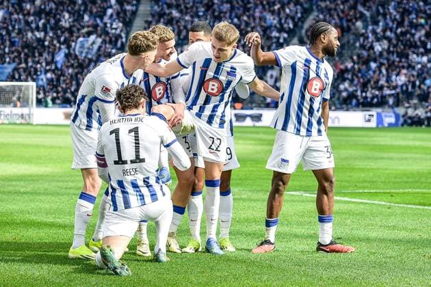 Fussball 2. Bundesliga, Hertha BSC - FC Schalke 04 17.03.2024, xdanx, Fussball 2. Bundesliga, Hertha BSC - FC Schalke 04, v.l. Fabian Reese (Hertha BSC 11),Marten Winkler (Hertha BSC 22),Deyovaisio Zeefuik (Hertha BSC 34),Jubel (DFL DFB REGULATIONS PROHIBIT ANY USE OF PHOTOGRAPHS as IMAGE SEQUENCES and or QUASI-VIDEO) Foto: Daniel Lakomski Mix1 Berlin Olympiastadion Berlin Berlin Deutschland (DE)