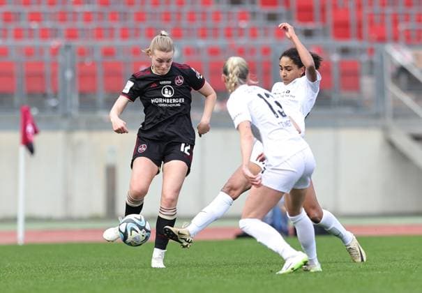 17.03.2024 - Fussball - Saison 2023 2024 - 1. Frauen - Fussball - Bundesliga - 16. Spieltag: 1. FC Nürnberg FCN ( Club ) - SC Freiburg - Sportfoto Zink DaMa - xdaxmax - Amelie Thöle Thoele (12, 1. FC Nürnberg FCN ) Judith Steinert ( 13 , SC Freiburg ) Cora Zicai ( 28 , SC Freiburg )