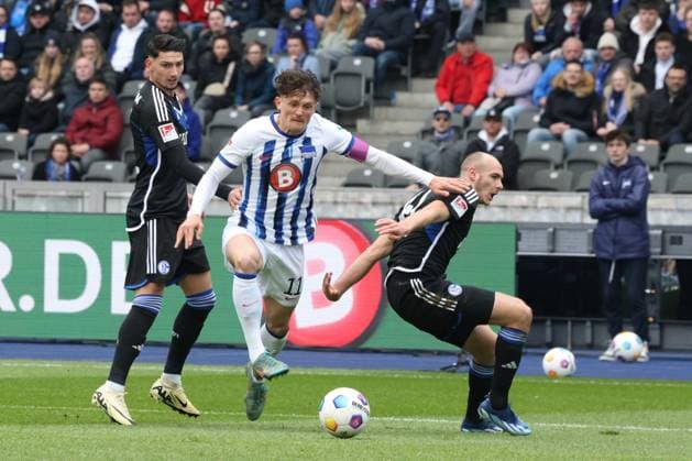 DEU, DFL, 2. FBL, Hertha BSC vs. 1:FC Schalke, 17.03.2024, Berliner Olympiastadion, Berlin, DEU, DFL, 2. FBL, Hertha BSC vs. 1:FC Schalke, im Bild Fabian Reese (Hertha BSC Berlin 11), Yusuf Kabaday (Schalke 04 17)), Maya Yoshida (Schalke 04 4) DFL - regulations prohibit any use of Photographs as image sequences and or quasi-video Foto: Juergen Engler nordphoto GmbH