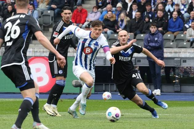 DEU, DFL, 2. FBL, Hertha BSC vs. 1:FC Schalke, 17.03.2024, Berliner Olympiastadion, Berlin, DEU, DFL, 2. FBL, Hertha BSC vs. 1:FC Schalke, im Bild Fabian Reese (Hertha BSC Berlin 11), Yusuf Kabaday (Schalke 04 17)), Maya Yoshida (Schalke 04 4) DFL - regulations prohibit any use of Photographs as image sequences and or quasi-video Foto: Juergen Engler nordphoto GmbH