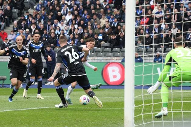 DEU, DFL, 2. FBL, Hertha BSC vs. 1:FC Schalke, 17.03.2024, Berliner Olympiastadion, Berlin, DEU, DFL, 2. FBL, Hertha BSC vs. 1:FC Schalke, im Bild Fabian Reese (Hertha BSC Berlin 11), Yusuf Kabaday (Schalke 04 17)), Maya Yoshida (Schalke 04 4), Marius Mueller (Schalke 04 32), Tomas Kalas (Schalke 04 26) DFL - regulations prohibit any use of Photographs as image sequences and or quasi-video Foto: Juergen Engler nordphoto GmbH