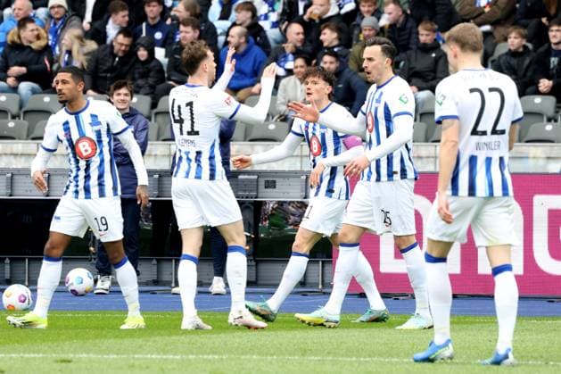 DEU, DFL, 2. FBL, Hertha BSC vs. 1:FC Schalke, 17.03.2024, Berliner Olympiastadion, Berlin, DEU, DFL, 2. FBL, Hertha BSC vs. 1:FC Schalke, im Bild 2:1 durch Haris Tabakovic (Hertha BSC Berlin 25), Fabian Reese (Hertha BSC Berlin 11), Hertha-Spielerkreis DFL - regulations prohibit any use of Photographs as image sequences and or quasi-video Foto: Juergen Engler nordphoto GmbH