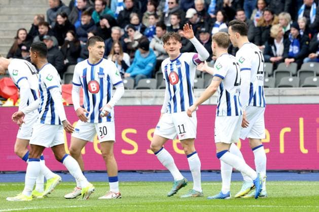 DEU, DFL, 2. FBL, Hertha BSC vs. 1:FC Schalke, 17.03.2024, Berliner Olympiastadion, Berlin, DEU, DFL, 2. FBL, Hertha BSC vs. 1:FC Schalke, im Bild 2:1 durch Haris Tabakovic (Hertha BSC Berlin 25), Fabian Reese (Hertha BSC Berlin 11), Hertha-Spielerkreis DFL - regulations prohibit any use of Photographs as image sequences and or quasi-video Foto: Juergen Engler nordphoto GmbH